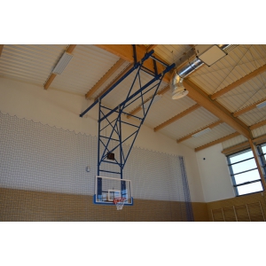 Prie lubų tvirtinama krepšinio konstrukcija