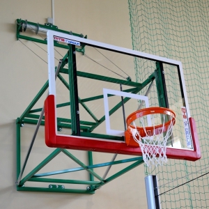 Prie sienos montuojama užlenkiama krepšinio konstrukcija