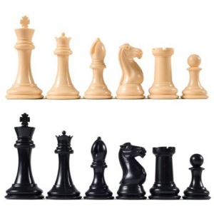 Plastikinės šachmatų figūrėlės